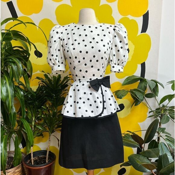 Killer Vintage 1980s White Pleated Tiered Peplum Polka Dot Bow Puff Sleeve Dress - Picture 2 of 11